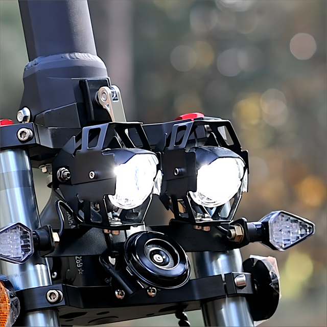 Hochhelle Katzenaugen-Scheinwerfer